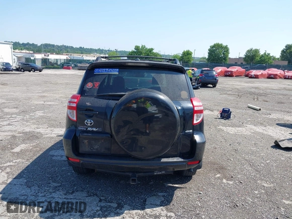 2010 Toyota RAV4 Limited с VIN JTMDK4DV2AD012802, выставлен на аукционе IAAI как лот 42562662 с пробегом 283 501 миль миль и . История ставок и продаж доступна на DreamBid. Изображение 16.