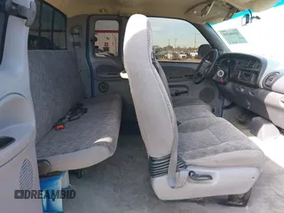 1999 Dodge 1500 z VIN 3B7HC13Z2XG197088, wystawiony jako IAAI lot #41686269 z przebiegiem 210 662 mil mil oraz . Historia ofert i sprzedaży dostępna na DreamBid. Obrazek 8.