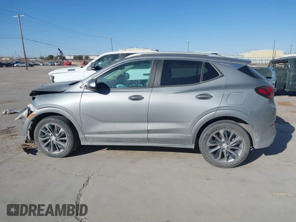2023 Buick Encore GX Select z VIN KL4MMDSL6PB004194, wystawiony jako IAAI lot #41828298 z przebiegiem 44 515 mil mil oraz . Historia ofert i sprzedaży dostępna na DreamBid. Obrazek 13.