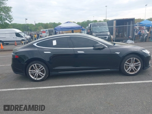 2014 Tesla Model S 60 with VIN 5YJSA1H13EFP33693, listed as a IAAI auction lot 42132094 with Not Provided miles and . Bid and sale history available at DreamBid. Image 12.
