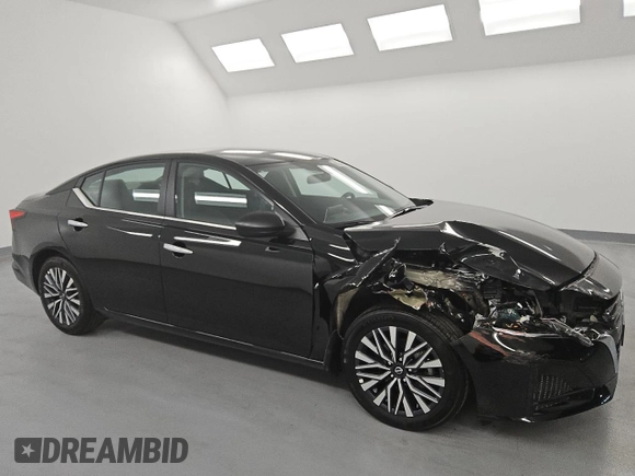 2025 Nissan Altima SV with VIN 1N4BL4DV3SN370643, listed as a Copart auction lot 53912515 with 2,074 mi miles and Clean Title. Bid and sale history available at DreamBid. Image 4.