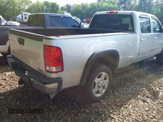 2014 GMC Sierra 2500HD SLT z VIN 1GT121C87EF192186, wystawiony jako IAAI lot #42112685 z przebiegiem 114 626 mil mil oraz . Historia ofert i sprzedaży dostępna na DreamBid. Obrazek 4.