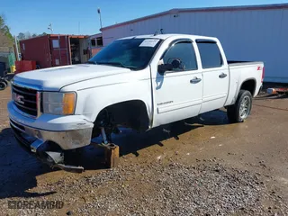 2011 GMC Sierra 1500 SLE with VIN 3GTP2VE32BG247348, listed as a IAAI auction lot 41740121 with 247,646 mi miles. Bid and sale history available at carsss.com. Image 20.