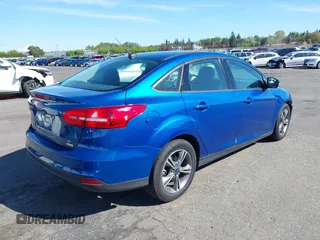 2018 Ford Focus SE z VIN 1FADP3FE4JL279265, wystawiony jako IAAI lot #42068130 z przebiegiem 43 616 mil mil oraz . Historia ofert i sprzedaży dostępna na DreamBid. Obrazek 4.