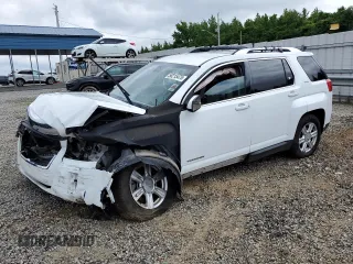 2015 GMC Terrain SLE z VIN 2GKALMEK0F6227688, wystawiony jako Copart lot #56215475 z przebiegiem 153 902 mil mil oraz Czysty tytuł • Clean title. Historia ofert i sprzedaży dostępna na DreamBid. Obrazek 1.
