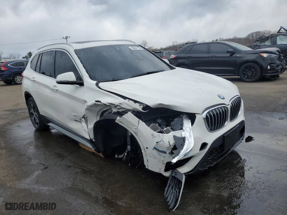 2017 BMW X1 xDrive28i with VIN WBXHT3C31H5F85452, listed as a Copart auction lot 50351125 with 61,954 mi miles and Salvage Title. Bid and sale history available at carsss.com. Image 4.