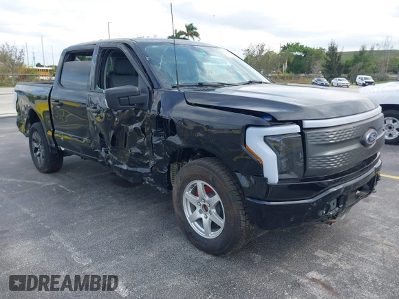 2023 Ford F-150 Lightning Pro z VIN 1FTVW1ELXPWG15885, wystawiony jako IAAI lot #41631871 z przebiegiem 88 151 mil mil oraz . Historia ofert i sprzedaży dostępna na DreamBid. Obrazek 1.