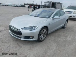 2013 Tesla Model S with VIN 5YJSA1CG3DFP28908, listed as a IAAI auction lot 41804041 with 140,756 mi miles. Bid and sale history available at carsss.com. Image 19.