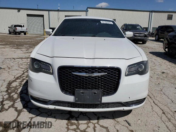 2019 Chrysler 300 S z VIN 2C3CCABG5KH539446, wystawiony jako Copart lot #51157275 z przebiegiem 164 346 mil mil oraz Szkoda całkowita • Salvage title. Historia ofert i sprzedaży dostępna na DreamBid. Obrazek 5.