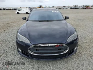 2013 Tesla Model S Performance с VIN 5YJSA1DP9DFP05325, выставлен на аукционе Copart как лот 52617545 с пробегом 122 847 миль миль и Списание • Salvage title. История ставок и продаж доступна на DreamBid. Изображение 5.