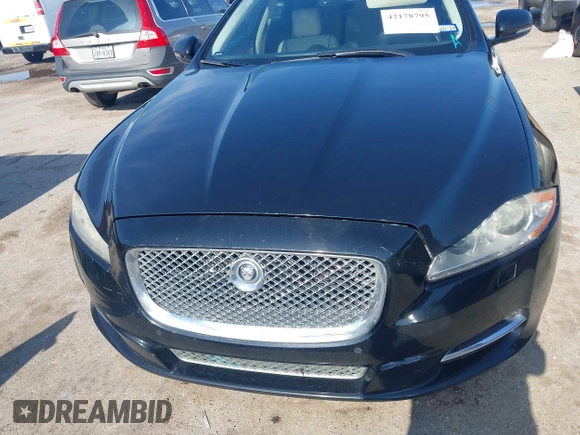 2012 Jaguar XJ XJL z VIN SAJWA2GB2CLV24457, wystawiony jako IAAI lot #42178795 z przebiegiem 133 050 mil mil oraz . Historia ofert i sprzedaży dostępna na DreamBid. Obrazek 6.
