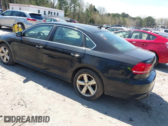 2013 Volkswagen Passat SE z VIN 1VWBP7A39DC094211, wystawiony jako IAAI lot #41894764 z przebiegiem 130 955 mil mil oraz . Historia ofert i sprzedaży dostępna na DreamBid. Obrazek 3.