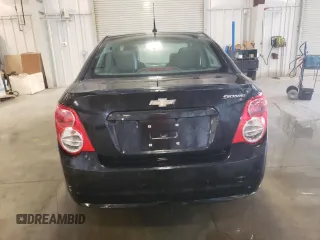 2013 Chevrolet Sonic LS z VIN 1G1JA5SH4D4160231, wystawiony jako Copart lot #56076225 z przebiegiem 128 622 mil mil oraz Czysty tytuł • Clean title. Historia ofert i sprzedaży dostępna na DreamBid. Obrazek 6.