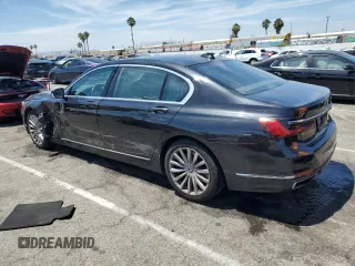 2022 BMW 7 Series 740i with VIN WBA7T2C05NCH85764, listed as a Copart auction lot 61272223 with 33,830 mi miles. Bid and sale history available at carsss.com. Image 2.