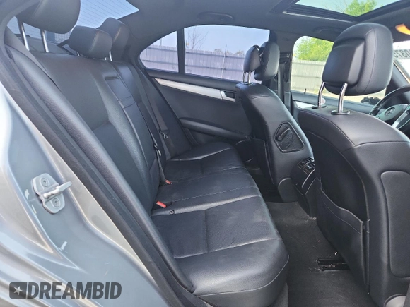 2013 Mercedes-Benz C 250 Sport z VIN WDDGF4HB6DA800964, wystawiony jako Copart lot #61640375 z przebiegiem 151 720 mil mil oraz Nie do naprawy • Non repairable. Historia ofert i sprzedaży dostępna na DreamBid. Obrazek 10.