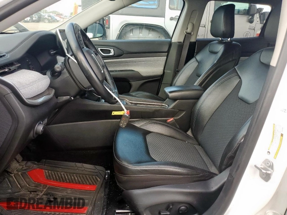 2022 Jeep Compass Latitude z VIN 3C4NJCBB0NT137906, wystawiony jako Copart lot #60041805 z przebiegiem 61 177 mil mil oraz Szkoda całkowita • Salvage title. Historia ofert i sprzedaży dostępna na DreamBid. Obrazek 7.