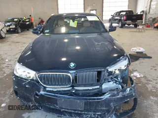 2020 BMW 5 Series 540i xDrive z VIN WBAJS3C06LCE00319, wystawiony jako IAAI lot #41384030 z przebiegiem 49 941 mil mil oraz . Historia ofert i sprzedaży dostępna na DreamBid. Obrazek 13.