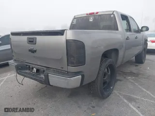 2007 Chevrolet Silverado 1500 LT w/1LT with VIN 2GCEC13C971586267, listed as a IAAI auction lot 41867101 with 181,925 mi miles. Bid and sale history available at carsss.com. Image 4.