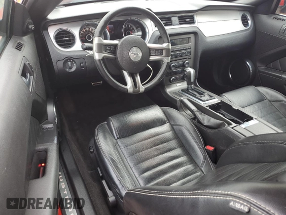 2013 Ford Mustang V6 z VIN 1ZVBP8AM1D5223156, wystawiony jako Copart lot #54687355 z przebiegiem 134 447 mil mil oraz Szkoda całkowita • Salvage title. Historia ofert i sprzedaży dostępna na DreamBid. Obrazek 8.