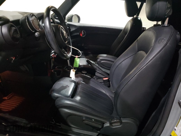 2019 MINI Convertible Cooper S с VIN WMWWG9C52K3E40384, выставлен на аукционе Copart как лот 86541954 с пробегом 81 384 миль миль и Списание • Salvage title. История ставок и продаж доступна на DreamBid. Изображение 7.