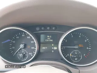 2010 Mercedes-Benz M 350 z VIN 4JGBB5GB7AA616910, wystawiony jako IAAI lot #41948828 z przebiegiem 131 196 mil mil oraz . Historia ofert i sprzedaży dostępna na DreamBid. Obrazek 7.
