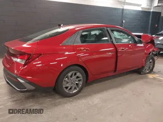 2024 Hyundai Elantra SEL с VIN KMHLM4DG2RU807623, выставлен на аукционе IAAI как лот 42150096 с пробегом 4 030 миль миль и . История ставок и продаж доступна на DreamBid. Изображение 4.