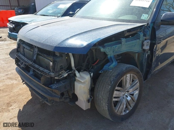 2019 Volkswagen Atlas 3.6L V6 SE w/Technology with VIN 1V2WR2CA9KC571695, listed as a IAAI auction lot 41895710 with 128,148 mi miles. Bid and sale history available at carsss.com. Image 6.