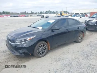 2023 Kia Forte LXS z VIN 3KPF24AD4PE627976, wystawiony jako IAAI lot #41540833 z przebiegiem 18 748 mil mil oraz . Historia ofert i sprzedaży dostępna na DreamBid. Obrazek 17.