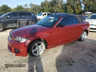2013 BMW 1 Series 128i z VIN WBAUL7C5XDVU09587, wystawiony jako Copart lot #76291204 z przebiegiem 95 739 mil mil oraz Szkoda całkowita • Salvage title. Historia ofert i sprzedaży dostępna na DreamBid. Obrazek 1.