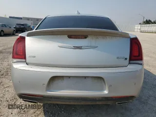 2019 Chrysler 300 S z VIN 2C3CCAGG5KH569376, wystawiony jako Copart lot #60175245 z przebiegiem 67 981 mil mil oraz Szkoda całkowita • Salvage title. Historia ofert i sprzedaży dostępna na DreamBid. Obrazek 6.