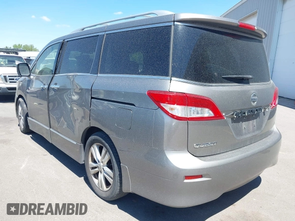 2013 Nissan Quest LE z VIN JN8AE2KPXD9069232, wystawiony jako IAAI lot #42101529 z przebiegiem 250 544 mil mil oraz . Historia ofert i sprzedaży dostępna na DreamBid. Obrazek 3.