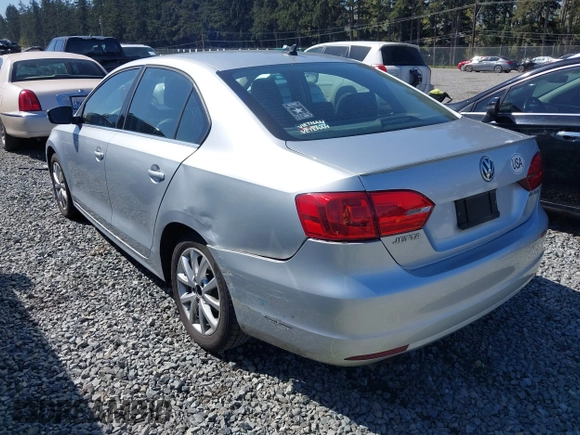 2013 Volkswagen Jetta SE z VIN 3VWDP7AJ0DM447943, wystawiony jako IAAI lot #42021858 z przebiegiem 127 083 mil mil oraz . Historia ofert i sprzedaży dostępna na DreamBid. Obrazek 3.