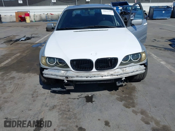 2002 BMW 3 Series 325i with VIN WBAET374X2NH01044, listed as a IAAI auction lot 42021446 with 257,712 mi miles. Bid and sale history available at carsss.com. Image 6.