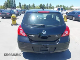 2009 Nissan Versa S z VIN 3N1BC13E09L393627, wystawiony jako IAAI lot #42301217 z przebiegiem 135 492 mil mil oraz . Historia ofert i sprzedaży dostępna na DreamBid. Obrazek 17.