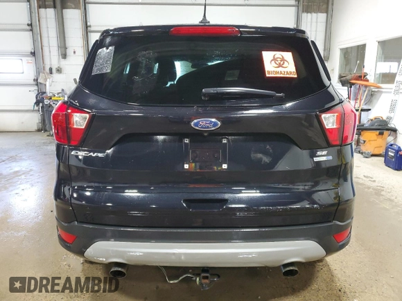 2019 Ford Escape SE z VIN 1FMCU9GD0KUA70135, wystawiony jako Copart lot #52235935 z przebiegiem 107 794 mil mil oraz Czysty tytuł • Clean title. Historia ofert i sprzedaży dostępna na DreamBid. Obrazek 6.