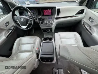 2020 Toyota Sienna XLE Auto Access Seat with VIN 5TDYZ3DCXLS048685, listed as a Copart auction lot 53573145 with 217,712 mi miles and Clean Title. Bid and sale history available at carsss.com. Image 9.
