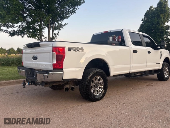 2018 Ford F-250 XL z VIN 1FT7W2BT3JEC63202, wystawiony jako Copart lot #61693645 z przebiegiem 250 139 mil mil oraz Czysty tytuł • Clean title. Historia ofert i sprzedaży dostępna na DreamBid. Obrazek 4.