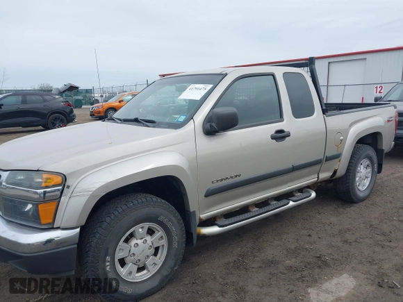 2004 GMC Canyon SLE Z71 with VIN 1GTDT196248107595, listed as a IAAI auction lot 41791475 with 107,172 mi miles. Bid and sale history available at carsss.com. Image 6.