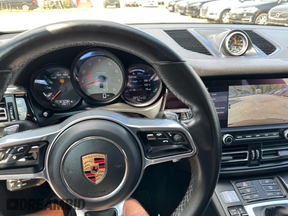 2020 Porsche Macan S z VIN WP1AB2A5XLLB30924, wystawiony jako Copart lot #65277395 z przebiegiem 67 298 mil mil oraz Czysty tytuł • Clean title. Historia ofert i sprzedaży dostępna na DreamBid. Obrazek 8.