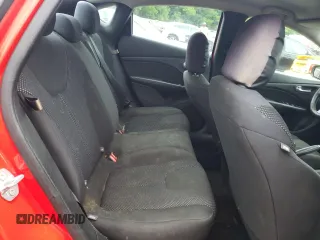 2016 Dodge Dart SE z VIN 1C3CDFAAXGD736947, wystawiony jako Copart lot #60841745 z przebiegiem Nie podano mil oraz Szkoda całkowita • Salvage title. Historia ofert i sprzedaży dostępna na DreamBid. Obrazek 10.
