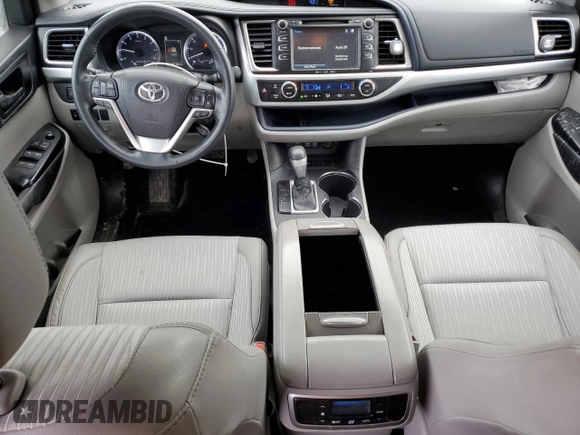 2017 Toyota Highlander LE with VIN 5TDZZRFH7HS226821, listed as a Copart auction lot 47089555 with 101,192 mi miles and Salvage title. Bid and sale history available at DreamBid. Image 8.