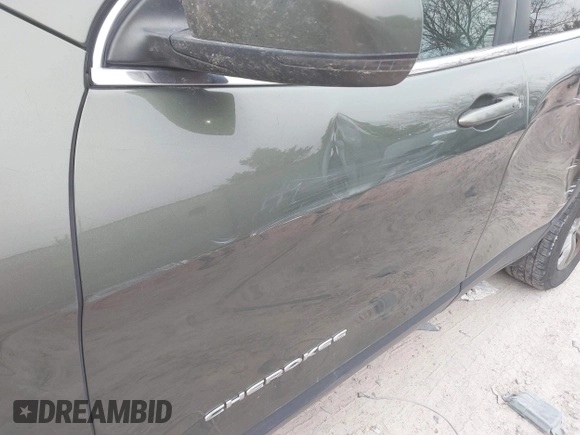 2019 Jeep Cherokee Latitude Plus with VIN 1C4PJMLB2KD395617, listed as a IAAI auction lot 41992532 with 254,632 mi miles and . Bid and sale history available at carsss.com. Image 18.