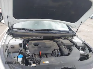 2017 Hyundai Sonata SE z VIN 5NPE24AF7HH556136, wystawiony jako IAAI lot #42134580 z przebiegiem 64 333 mil mil oraz . Historia ofert i sprzedaży dostępna na DreamBid. Obrazek 10.