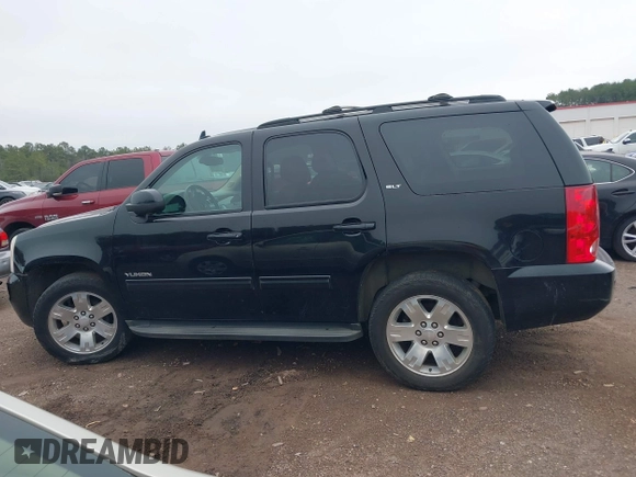 2012 GMC Yukon SLT with VIN 1GKS1CE09CR141878, listed as a IAAI auction lot 41552512 with 204,253 mi miles. Bid and sale history available at carsss.com. Image 14.