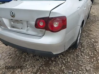 2008 Volkswagen Jetta SE z VIN 3VWRM71K38M043595, wystawiony jako IAAI lot #42169173 z przebiegiem 383 659 mil mil oraz . Historia ofert i sprzedaży dostępna na DreamBid. Obrazek 13.