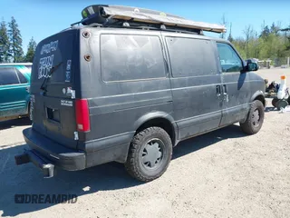 2000 Chevrolet Astro with VIN 1GNEL19W5YB216735, listed as a IAAI auction lot 42064306 with 243,191 mi miles. Bid and sale history available at carsss.com. Image 4.