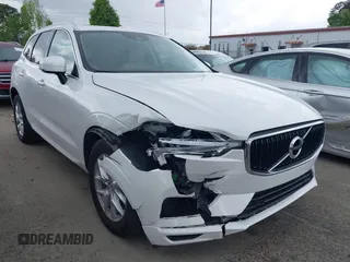 2020 Volvo XC60 Momentum z VIN YV4102DKXL1554928, wystawiony jako IAAI lot #42026848 z przebiegiem 28 182 mil mil oraz . Historia ofert i sprzedaży dostępna na DreamBid. Obrazek 1.