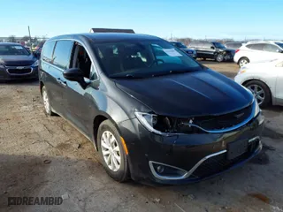 2018 Chrysler Pacifica Touring Plus with VIN 2C4RC1FG4JR277766, listed as a IAAI auction lot 41523607 with 186,755 mi miles. Bid and sale history available at carsss.com. Image 1.