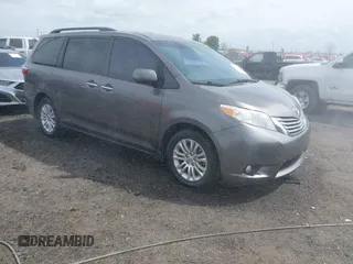 2016 Toyota Sienna XLE with VIN 5TDYK3DC4GS708455, listed as a IAAI auction lot 41914114 with 140,451 mi miles. Bid and sale history available at carsss.com. Image 1.