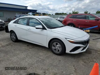 2025 Hyundai Elantra SE with VIN KMHLL4DG8SU983391, listed as a Copart auction lot 59843665 with 577 mi miles and Salvage title. Bid and sale history available at DreamBid. Image 4.